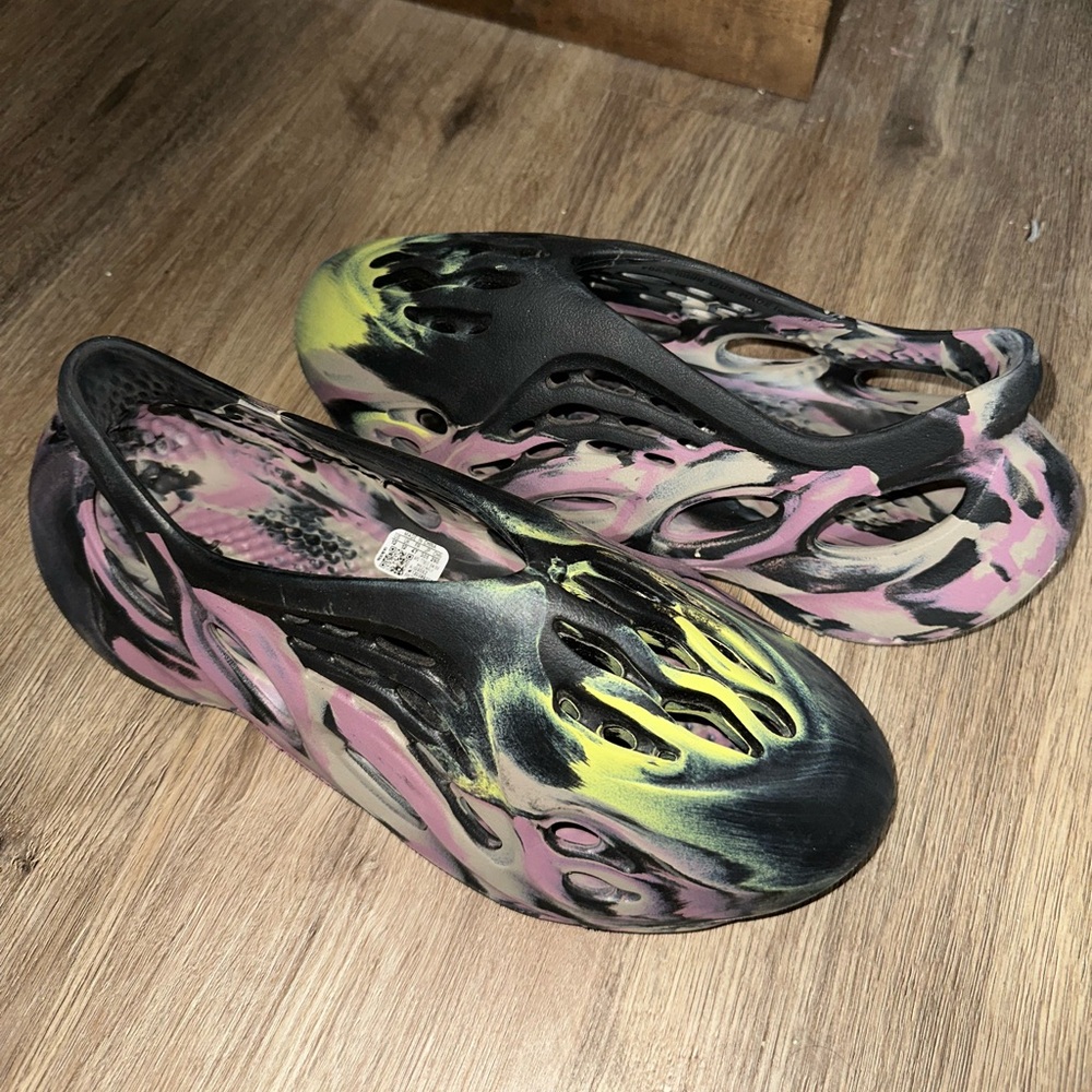 Yeezy Foam Runner ‘MX Carbon’